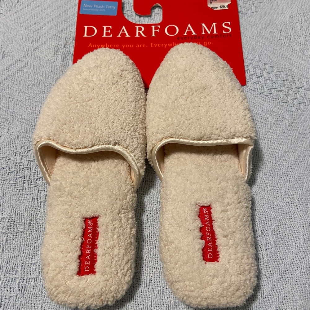 Dearfoams Cream Plush Slippers; Size 7